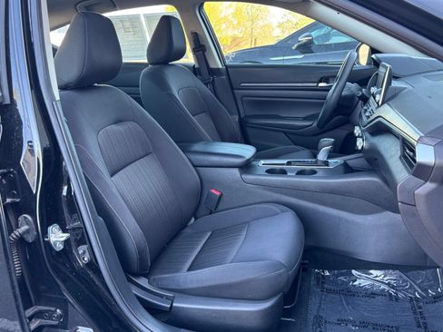 Used 2025 Nissan Altima 2.5 SV FWD image 36