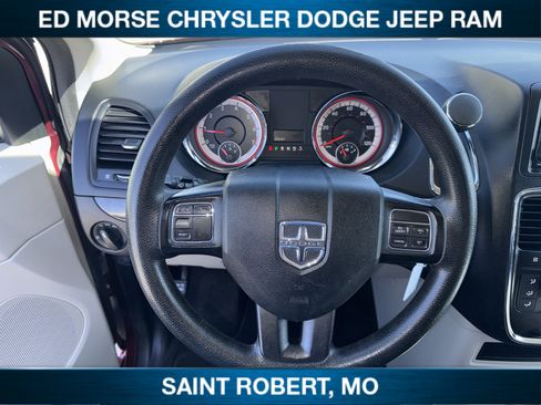 Used 2018 Dodge Grand Caravan SE w/ UConnect Hands-Free Group FWD image 18