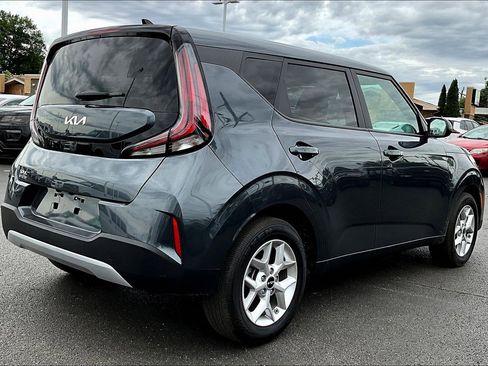 Used 2025 Kia Soul LX FWD image 6