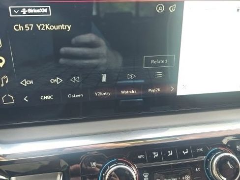 Used 2024 GMC Sierra 2500 Denali Ultimate AWD/4WD image 23