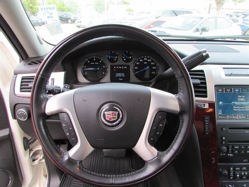 Used 2008 Cadillac Escalade AWD image 10