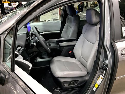 New 2026 Toyota Sienna XLE image 9