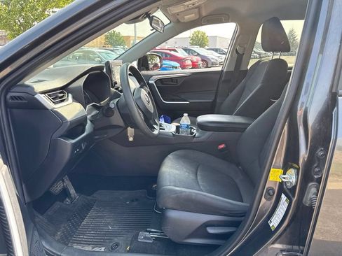 Used 2021 Toyota RAV4 LE FWD image 15