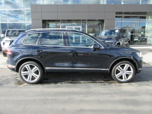 Used 2017 Volkswagen Touareg Executive image 12