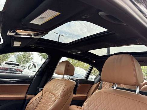 Used 2020 BMW 750i xDrive AWD/4WD image 22