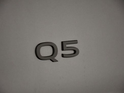 Used 2025 Audi Q5 Premium w/ Convenience Package image 9