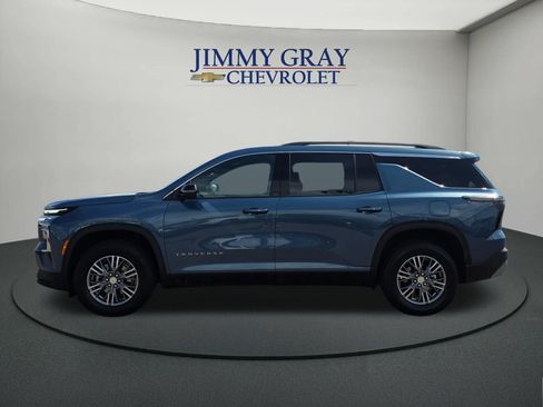 Used 2025 Chevrolet Traverse LT AWD/4WD image 2