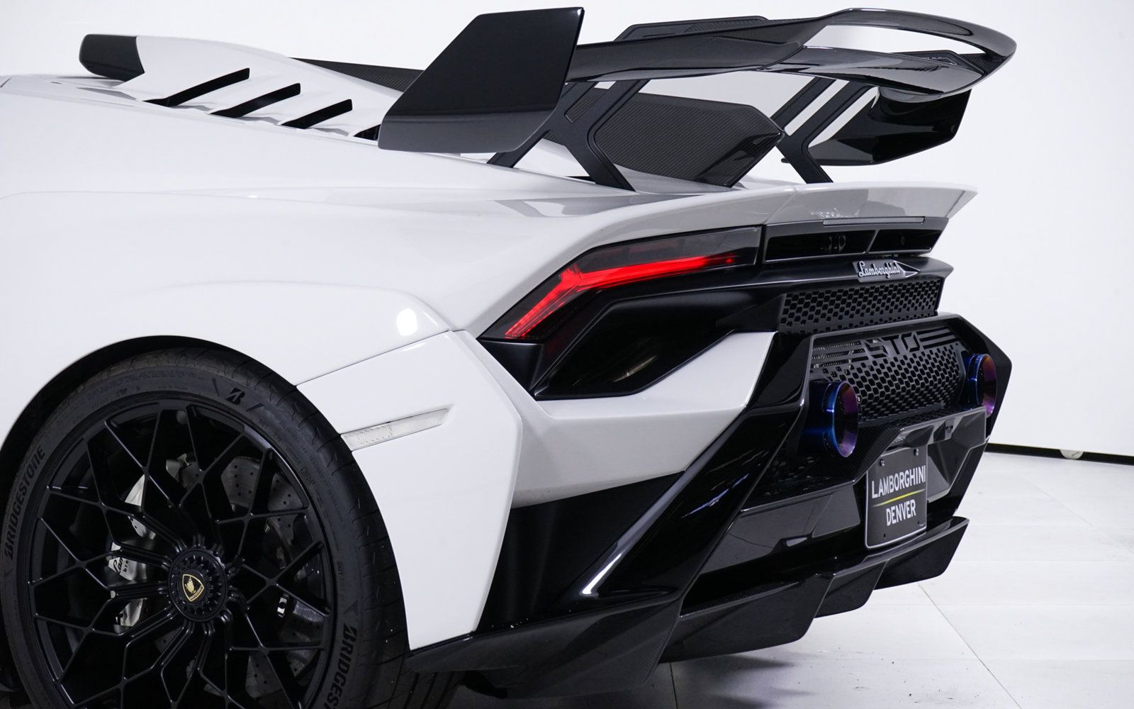 Used 2023 Lamborghini Huracan STO RWD image 15