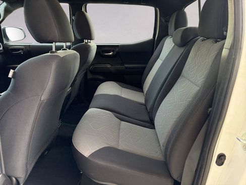 Used 2022 Toyota Tacoma TRD Sport image 13