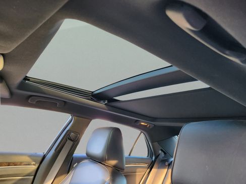 Used 2013 Chrysler 300 C RWD image 16