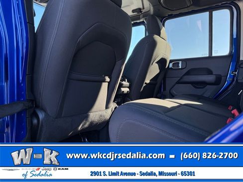 Used 2019 Jeep Wrangler Unlimited Sahara AWD/4WD image 30
