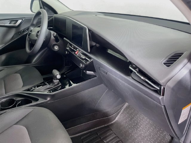 Used 2025 Kia Niro LX FWD image 28