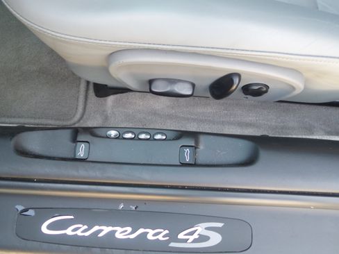 Used 2005 Porsche 911 Cabriolet image 36