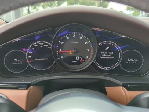 Used 2023 Porsche Cayenne image 9