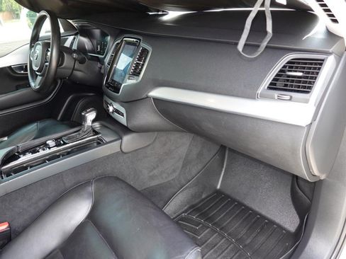 Used 2018 Volvo XC90 T5 Momentum w/ Convenience Package FWD image 19
