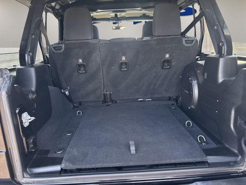 Used 2018 Jeep Wrangler Unlimited Sport S AWD/4WD image 23