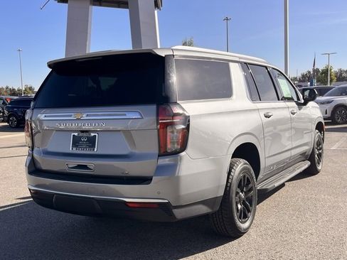 Used 2023 Chevrolet Suburban LT image 5
