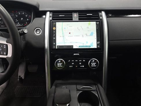 Used 2024 Land Rover Discovery S image 6
