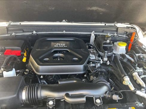 Used 2023 Jeep Wrangler Unlimited Sahara AWD/4WD image 9