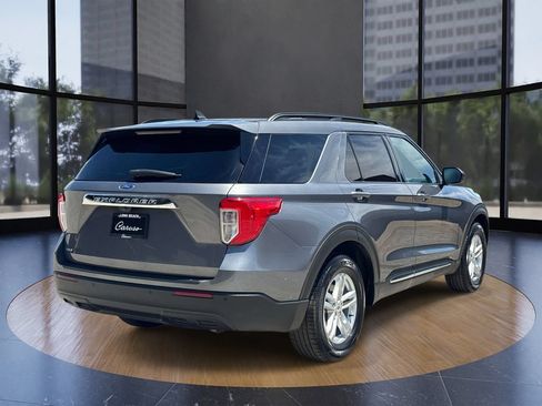Used 2023 Ford Explorer XLT RWD image 3