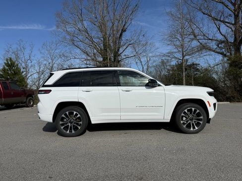New 2025 Jeep Grand Cherokee Overland AWD/4WD image 2