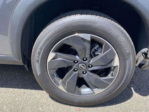 Used 2025 Nissan Rogue SV FWD image 9