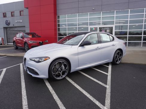 New 2025 Alfa Romeo Giulia AWD w/ Driving Assist Package image 3