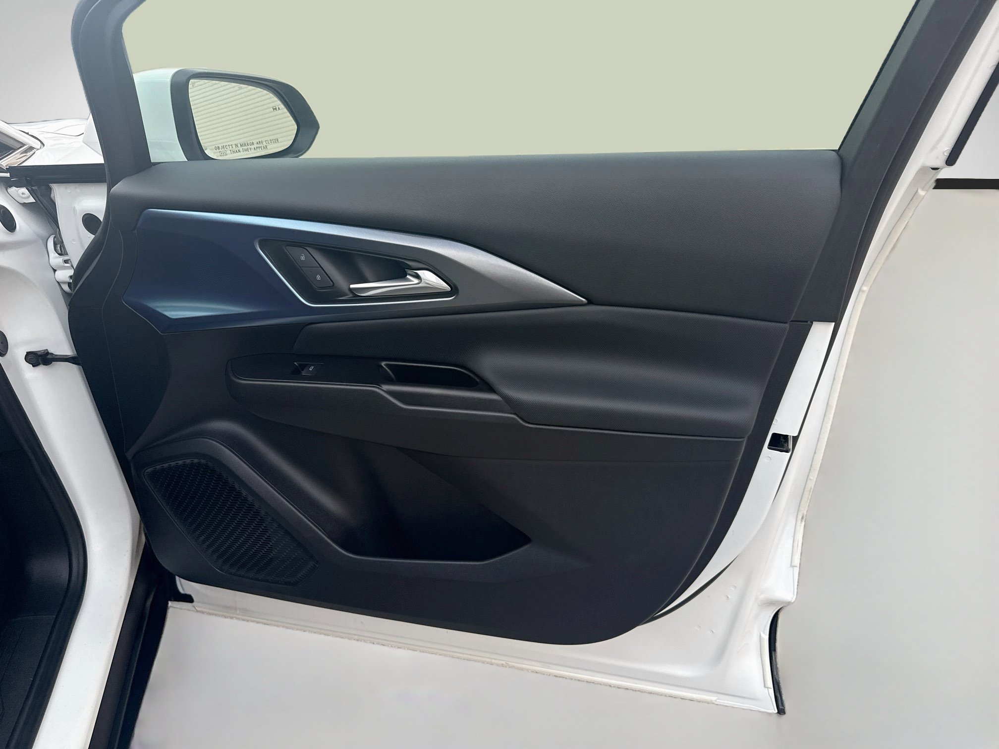 Used 2024 Chevrolet Equinox EV LT FWD image 34