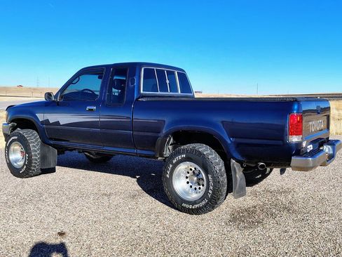 Used 1992 Toyota Pickup Deluxe image 3