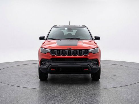 Used 2025 Jeep Compass Trailhawk AWD/4WD image 2
