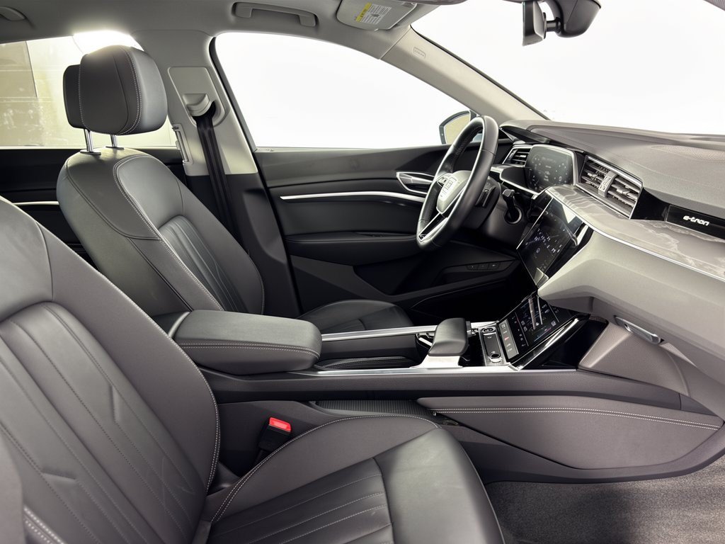 Used 2022 Audi e-tron Premium AWD/4WD image 30