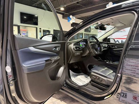 Used 2022 Chevrolet Bolt EUV LT w/ Convenience Package image 27