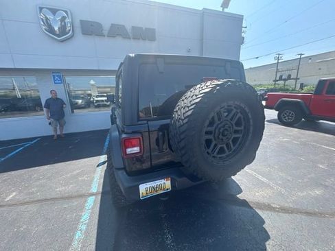 Used 2023 Jeep Wrangler Unlimited Sport AWD/4WD image 3