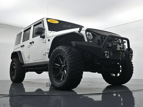 Used 2017 Jeep Wrangler Unlimited Sahara w/ Max Tow Package AWD/4WD image 32