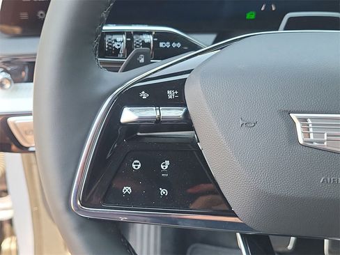 New 2025 Cadillac Optiq Luxury 1 image 14