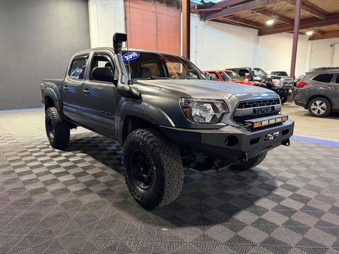 Used 2015 Toyota Tacoma 4x4 Double Cab w/ TRD Off-Road Package image 6