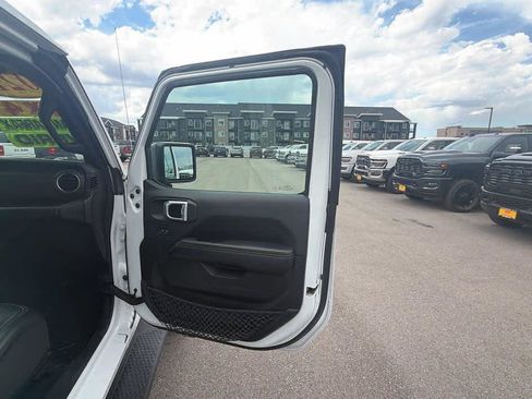 Used 2021 Jeep Wrangler Unlimited Sahara w/ Cold Weather Group AWD/4WD image 28