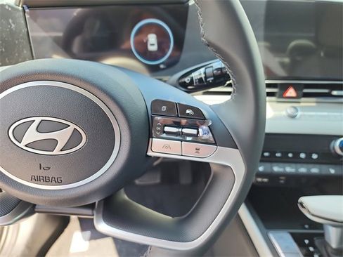 New 2025 Hyundai Elantra Limited image 24