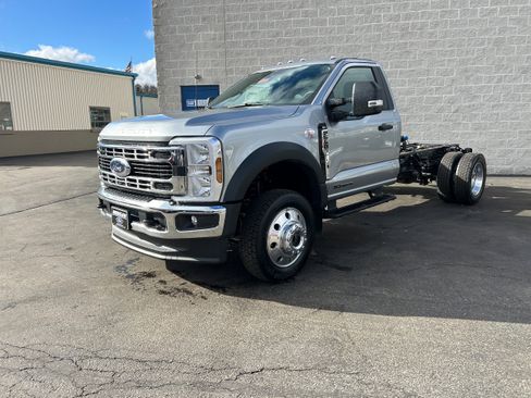 New 2026 Ford F550 4x4 Regular Cab Super Duty w/ XLT Value Package image 2