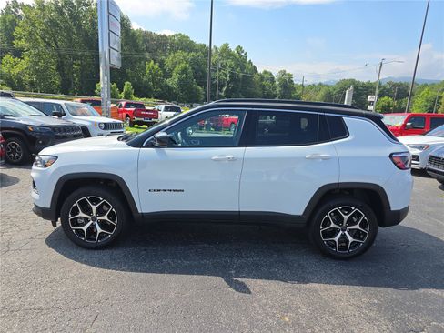 Used 2025 Jeep Compass Limited AWD/4WD image 6