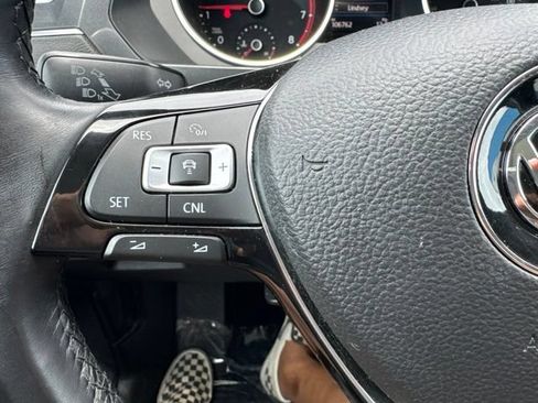 Used 2018 Volkswagen Tiguan SEL AWD/4WD image 24