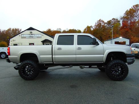 Used 2004 Chevrolet Silverado 2500 LT w/ Heavy-Duty Power Package image 34