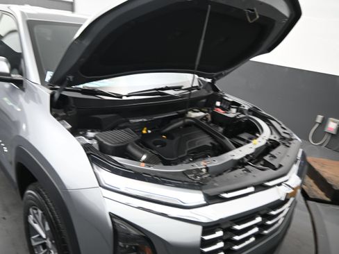 Used 2026 Chevrolet Equinox LT FWD image 22