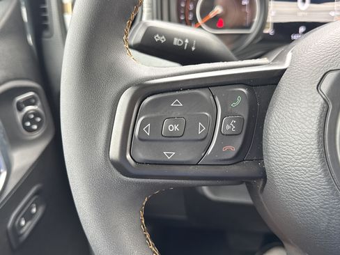 Used 2024 Jeep Gladiator Sport AWD/4WD image 14