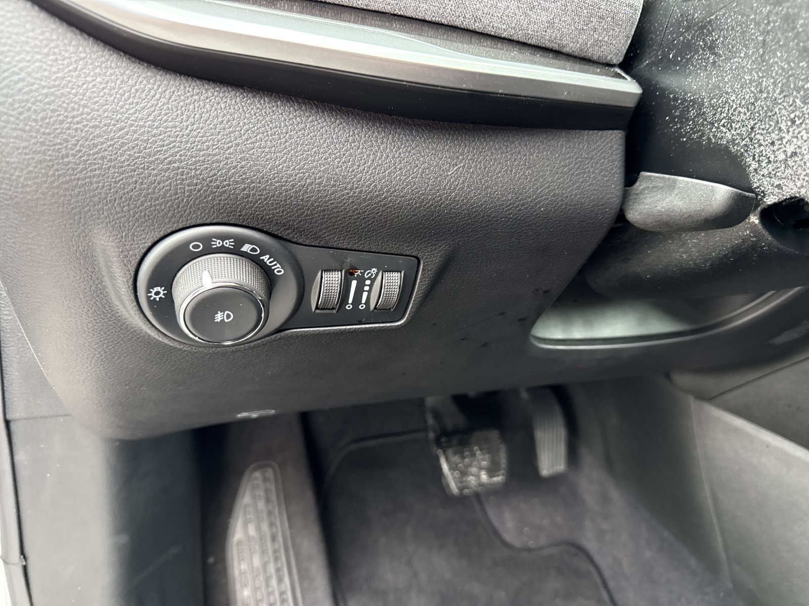 Used 2025 Jeep Compass Latitude AWD/4WD image 16