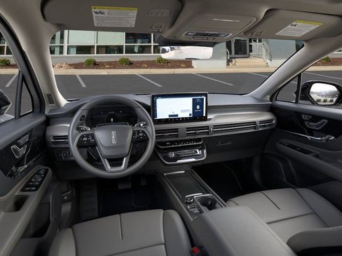 Used 2025 Lincoln Corsair Premiere w/ Equipment Group 101A image 9