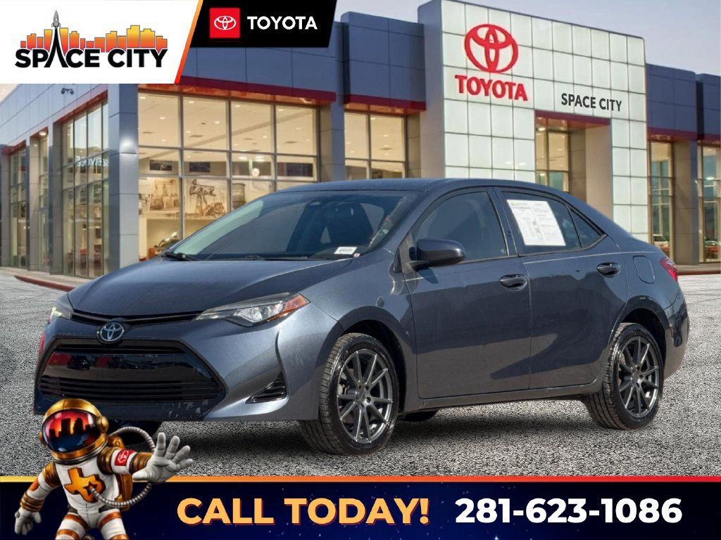 Used 2017 Toyota Corolla LE FWD image 1