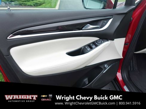 Used 2023 Buick Enclave Essence image 11