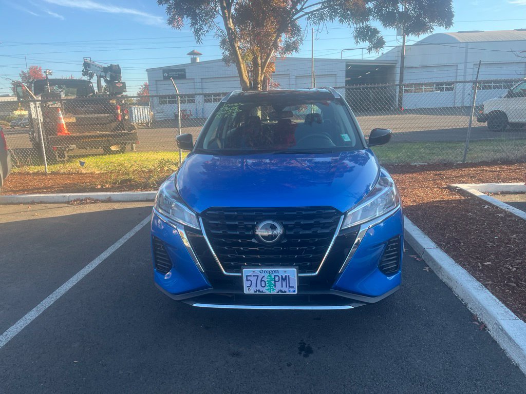 Used 2023 Nissan Kicks SV FWD image 1