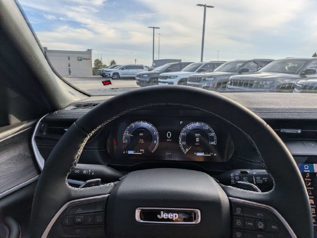 New 2027 Jeep Grand Cherokee Altitude RWD image 31